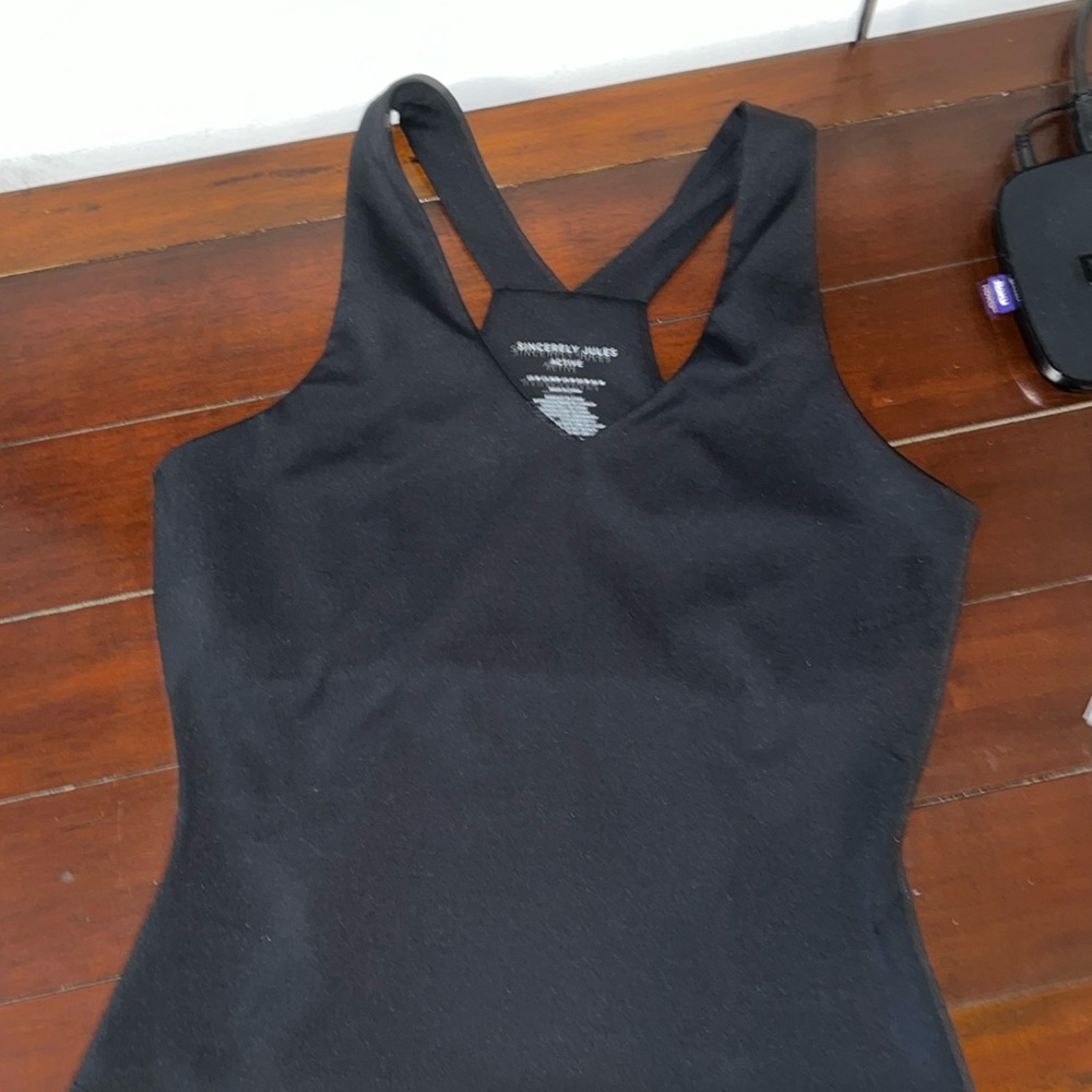 Sincerely Jules black athletic top built in bra size medium